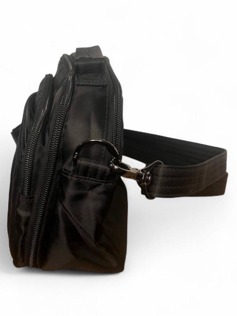 Lug Black unisex Messenger Bag with adjustable strap. - Picture 3 of 8